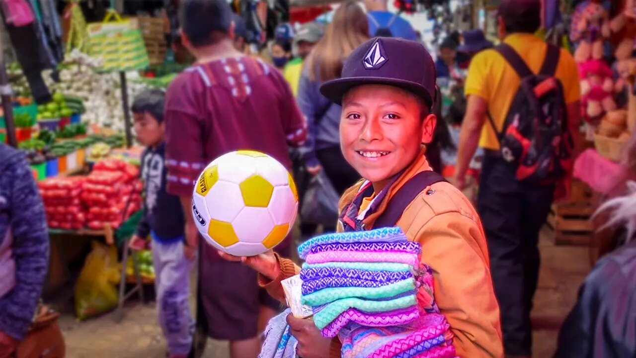 GIVING AWAY FOOTBALLS in MEXICO | Road to Qatar 2022