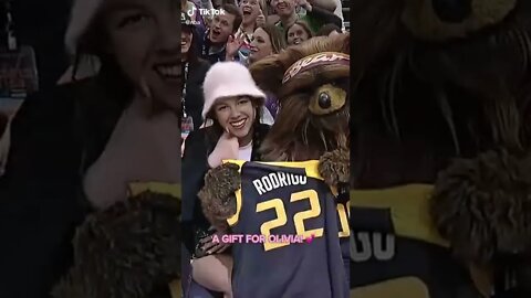 Olivia Rodrigo courtside in Utah with @Jazz Bear 💕