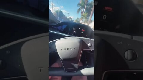 Hoje foi dia de acelerar um Tesla Plaid, elétrico de 1020 cavalos!