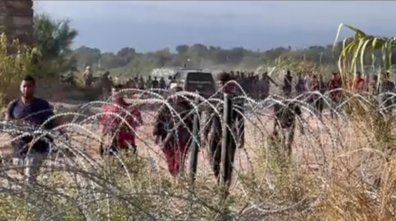 Large Groups Of Illegals Pour Into Texas