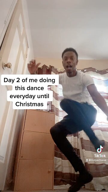Day 2 of me doing this dance EVERYDAY until Christmas 🎄🎄