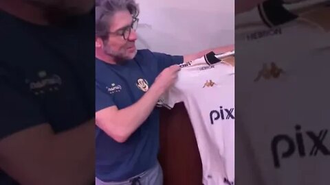 Juninho agradecendo ao Vasco pela camisa nova personalizada