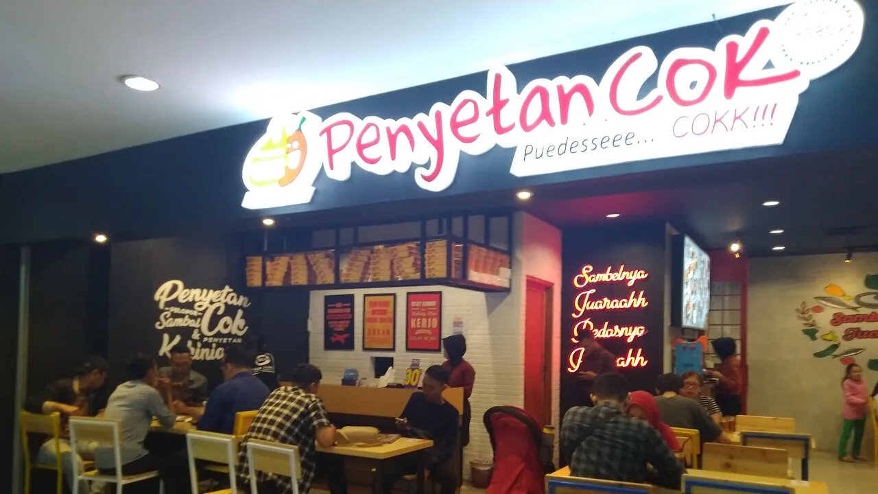 Nyobain Sambal Terpedas Di Penyetan Cok