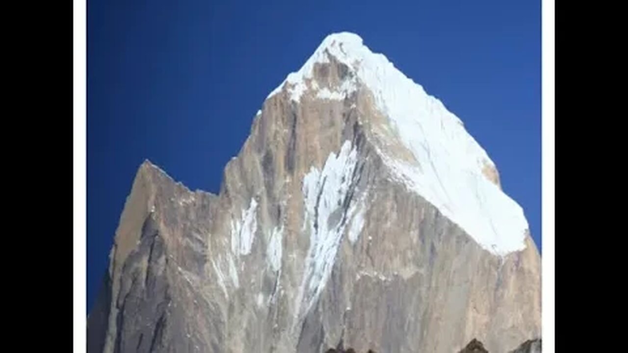 L'effondrement cataclysmique d'une montagne himalayenne de 8000 mètres.