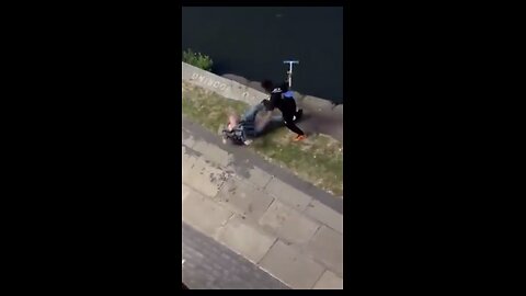 UK London black man beats white man with scooter