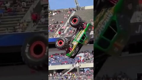 PLEASE SUBSCRIBE HELP ME POST MORE VIDEOS ON THE CHANNEL #SHORTSLÉO