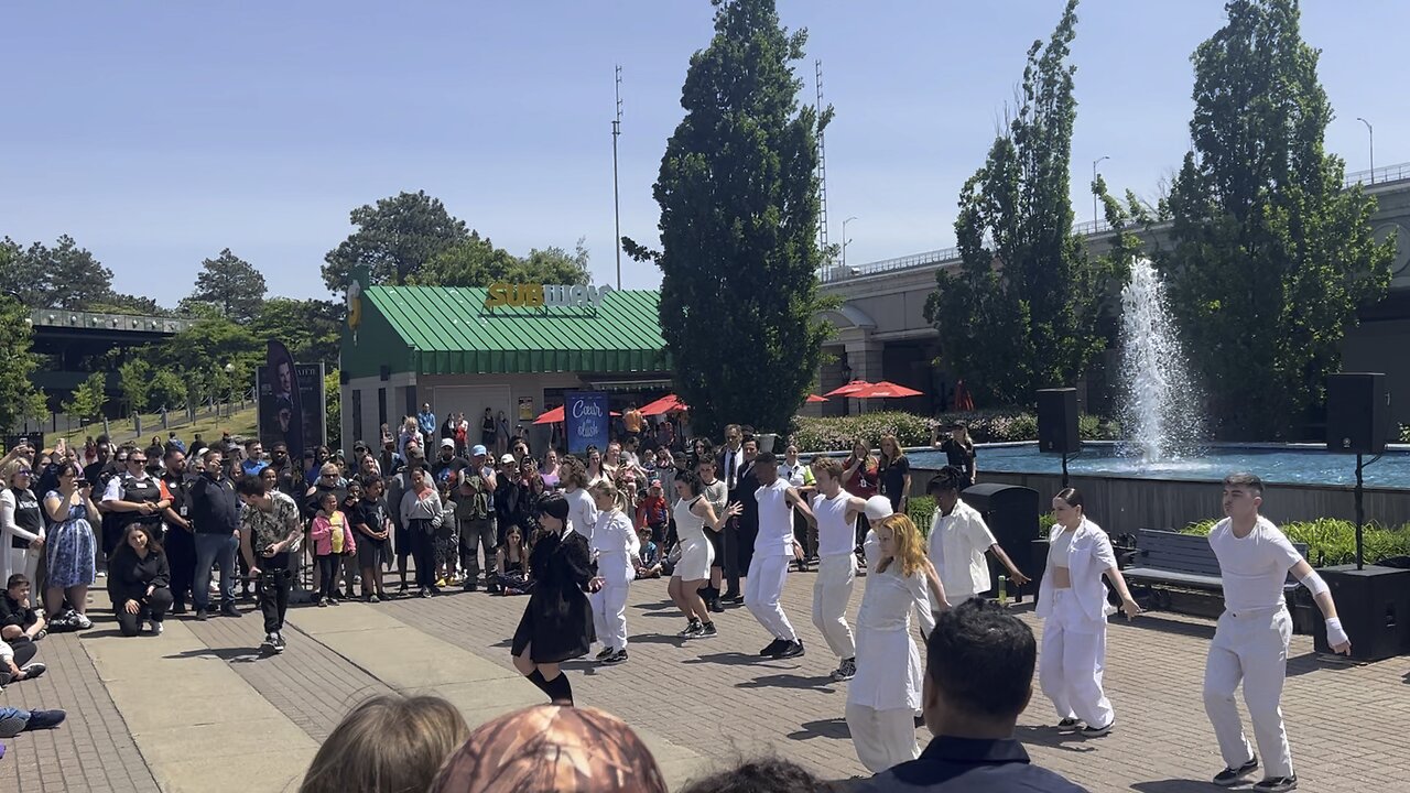 Comédie Musicale La Famille Addams au Six Flags La Ronde