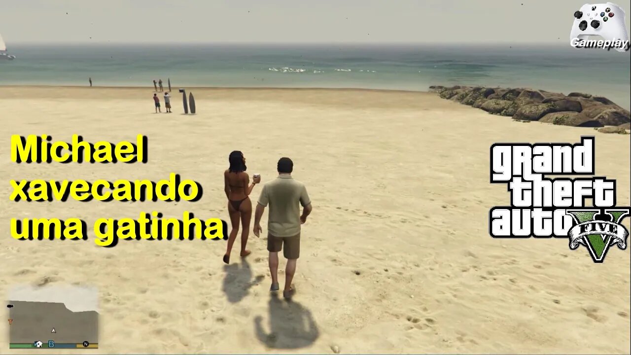 GTA 5 Michael xavecando uma gatinha na praia