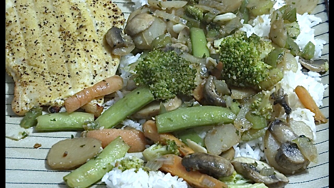 lemon pepper chicken & white rice w/ sautéed vegetables