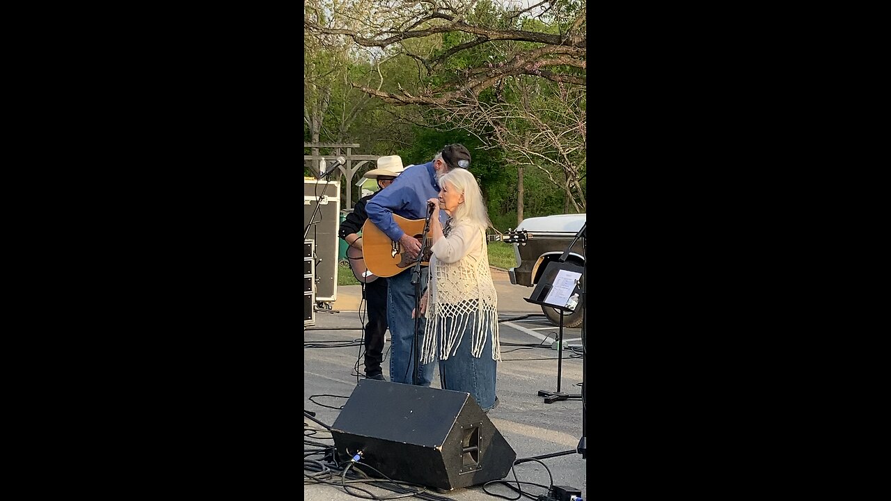 Lavada and Gene Sing “I fall to pieces”