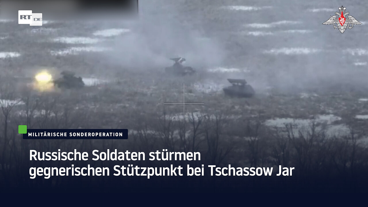 Russische Soldaten stürmen gegnerischen Stützpunkt bei Tschassow Jar