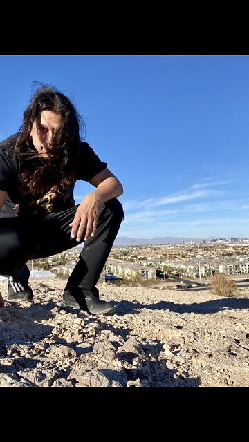 360 Video Spotted Elk plays the blues live.