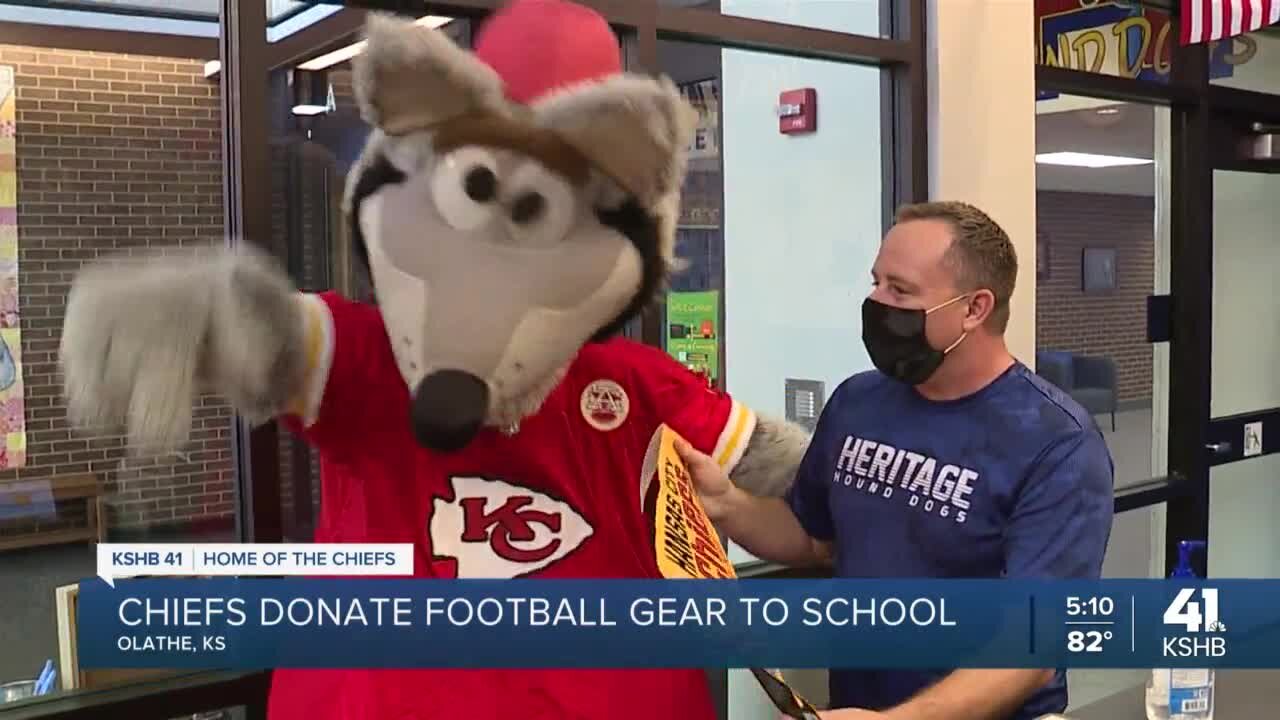 Kansas City Chiefs, KC Wolf make surprise visit to Olathe elementary school