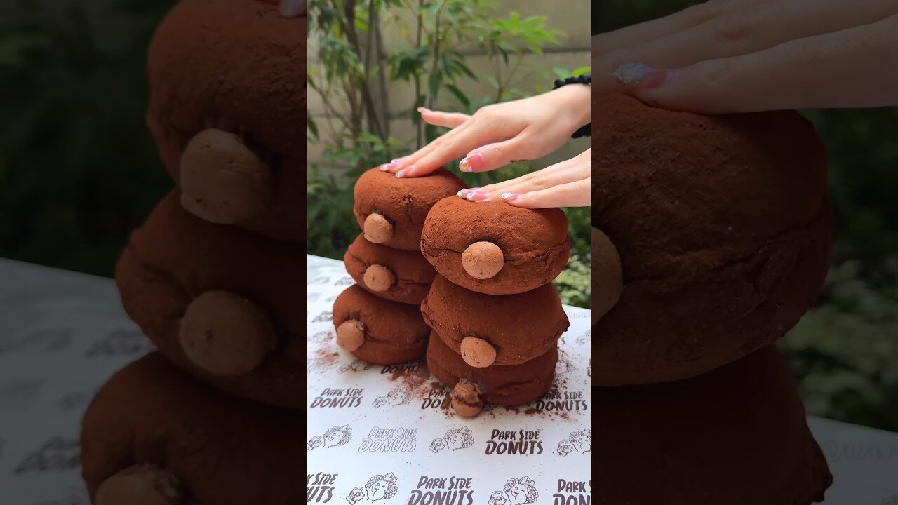 Cream donuts filled with chocolate cream! Lots of cocoa powder in the dough🍩