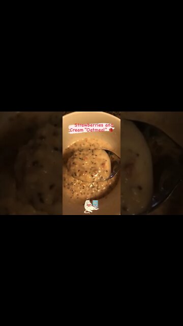 keto snacks strawberry and cream oatmeal recipe #Shorts