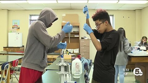 Non-profit works to diversify STEM field, bring science experiments to schools