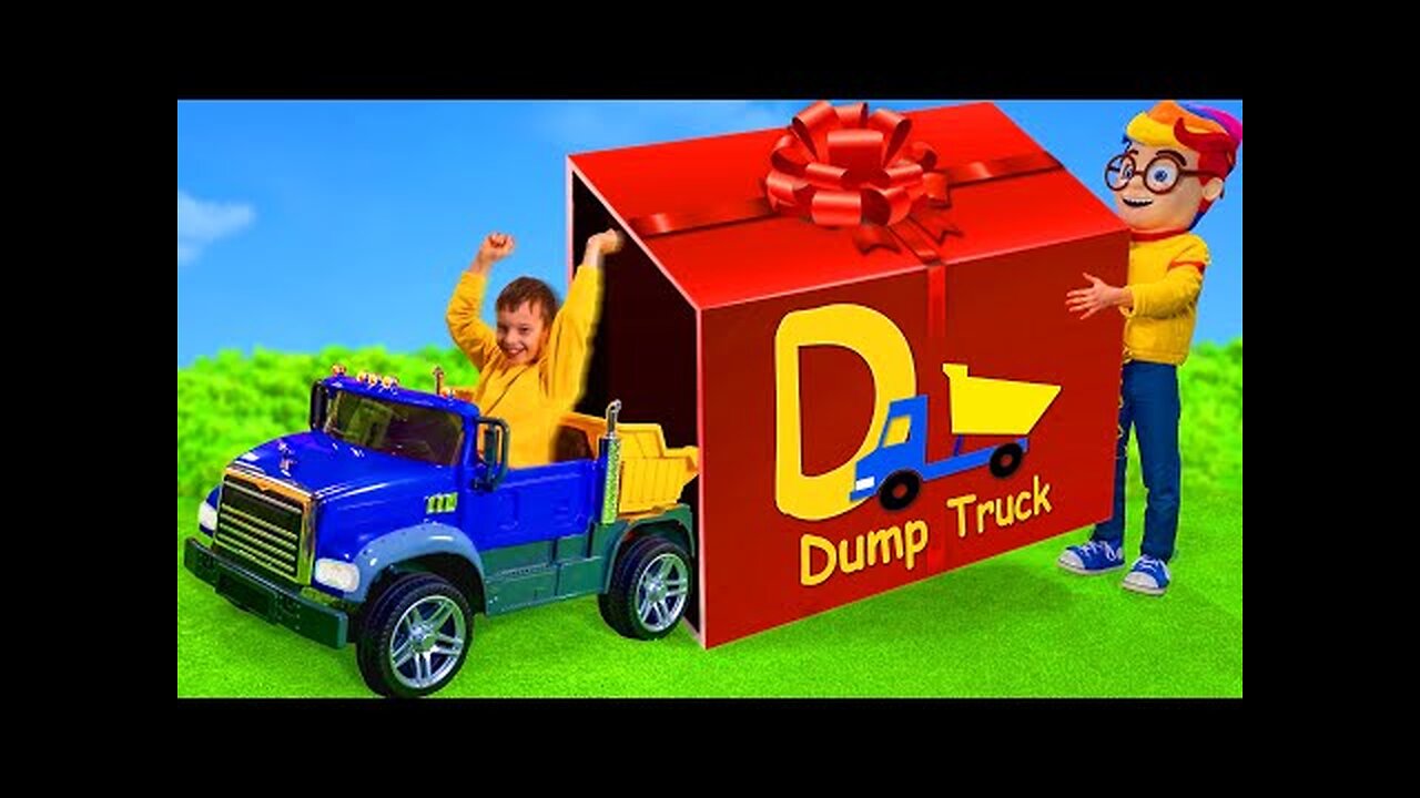 Kids Play with Toy Vehicles on Christmas!