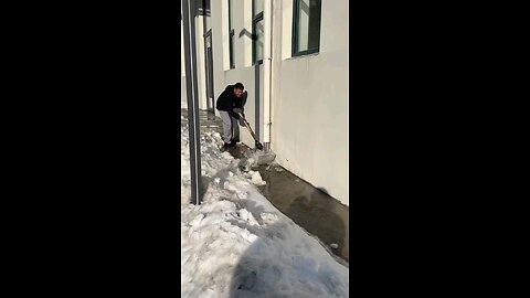 Breaking frozen water pipe