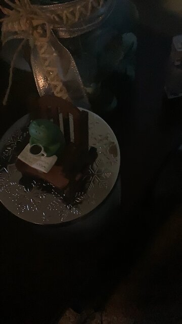 Friendly frog decoration