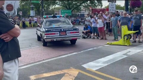 Car lovers flock to Woodward Avenue for Dream Cruise