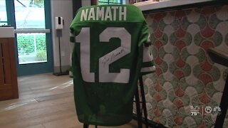 Joe Namath spreads cheer