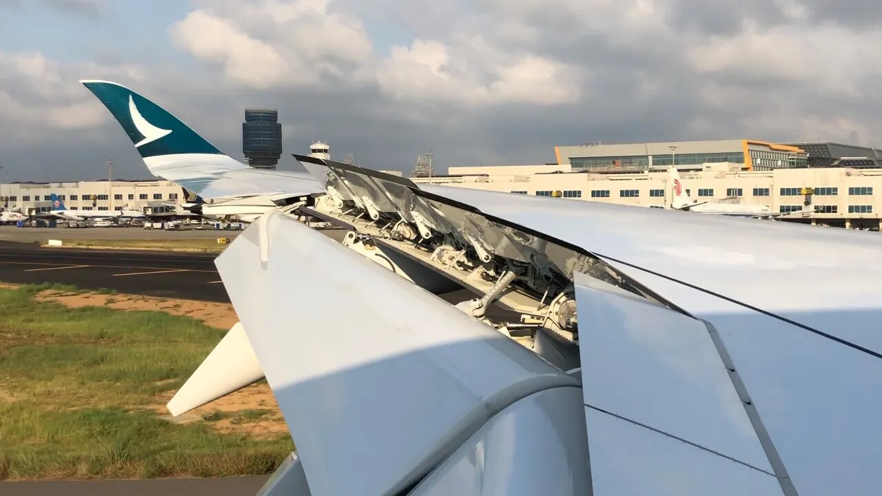 Cathay Pacific A350-1000 INAUGURAL landing at Taipei Taoyuan Airport