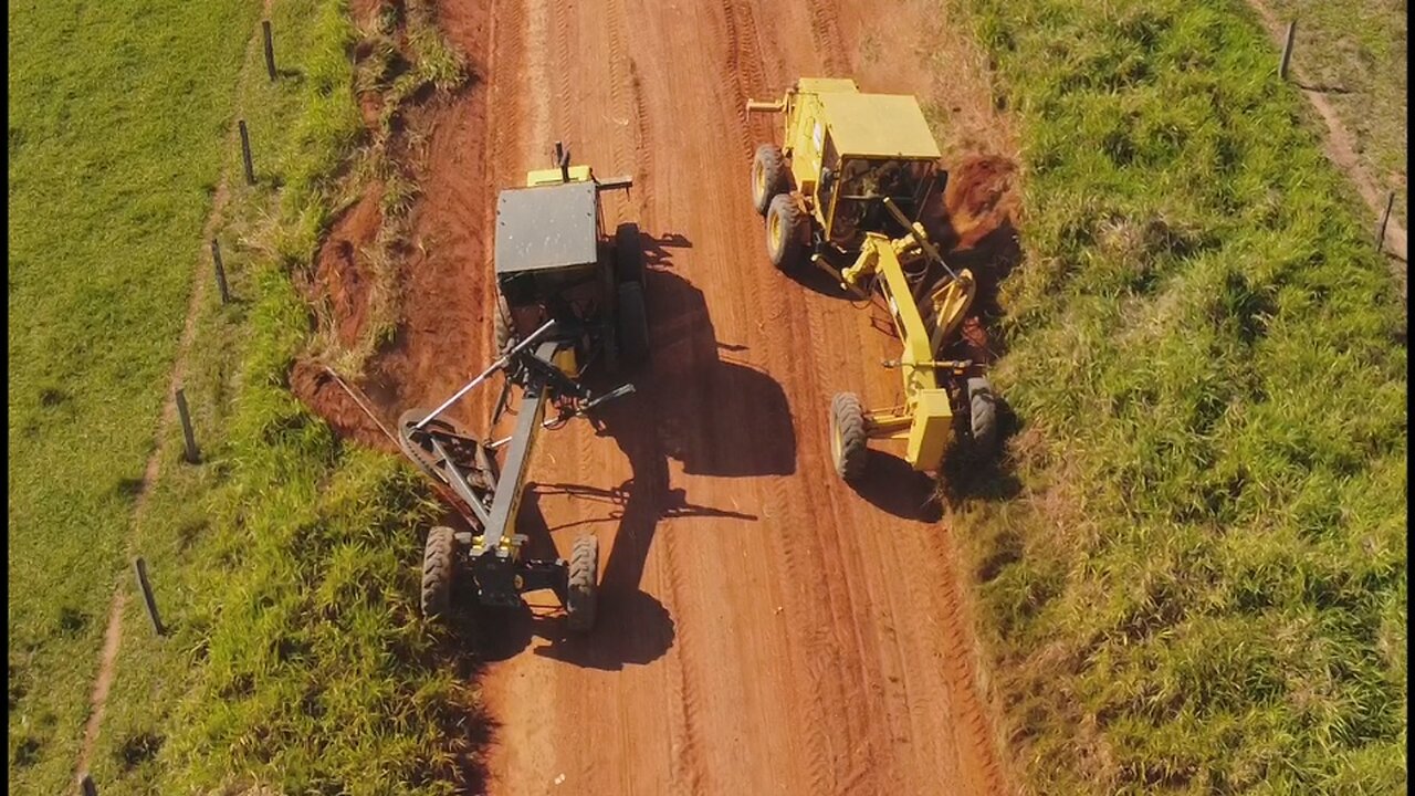 MOTONIVELADORA MANUTENÇÃO DE ESTRADAS