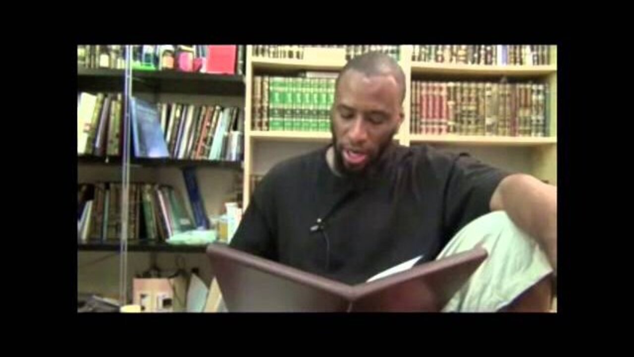 What is the ruling on giving a disbeliever a gift