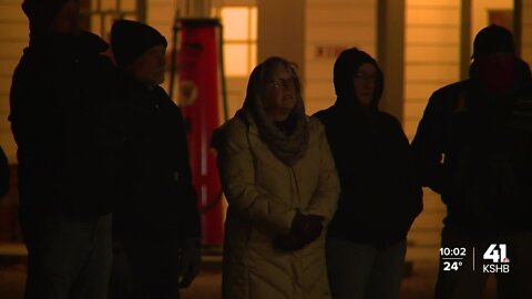 Shawnee Town 1929 pays respect to veterans on cold night