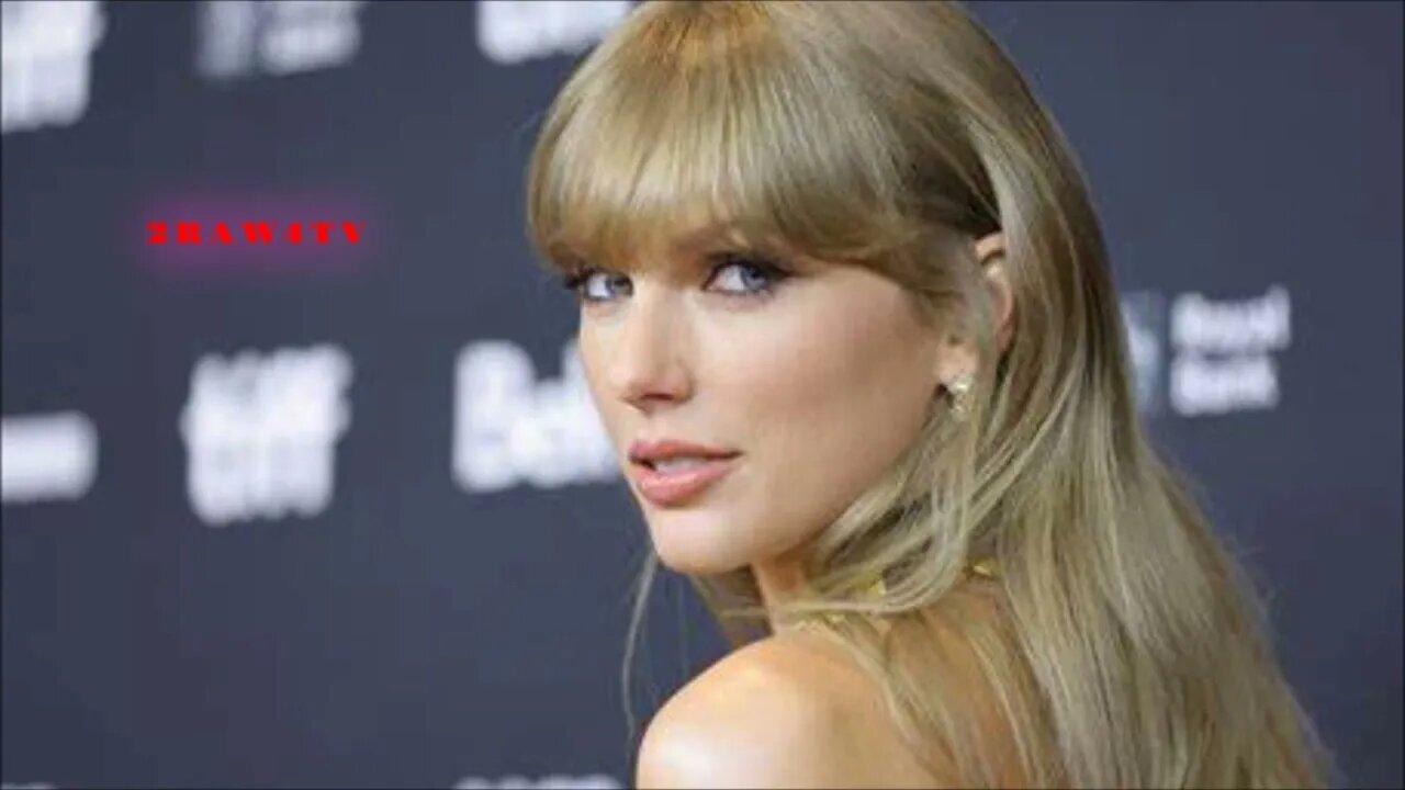 TAYLOR SWIFT HAS JUST REACHED BILLIONAIRE STATUS AT 33 YEARS OLD