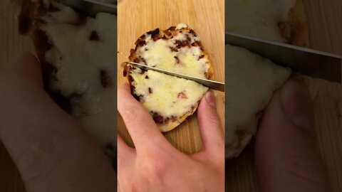 VOCÊ PRECISA PROVAR ESSE PÃO COM LINGUIÇA 😋 | Receitas #Shorts