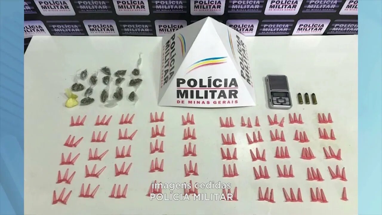Caratinga: PM apreende drogas, munições e leva pra delegacia homem por suspeita de tráfico