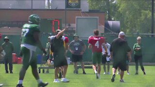 Jets quarterback James Morgan, an Ashwaubenon native, practices alongside Packers