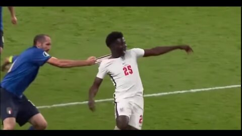 Chellini pulls Saka | Eurocup2020final | Italy vs England | Funny foul