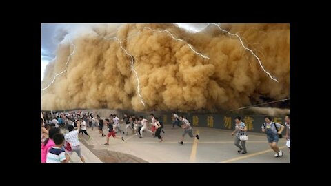 SCARY moment RUN RUN its comming .