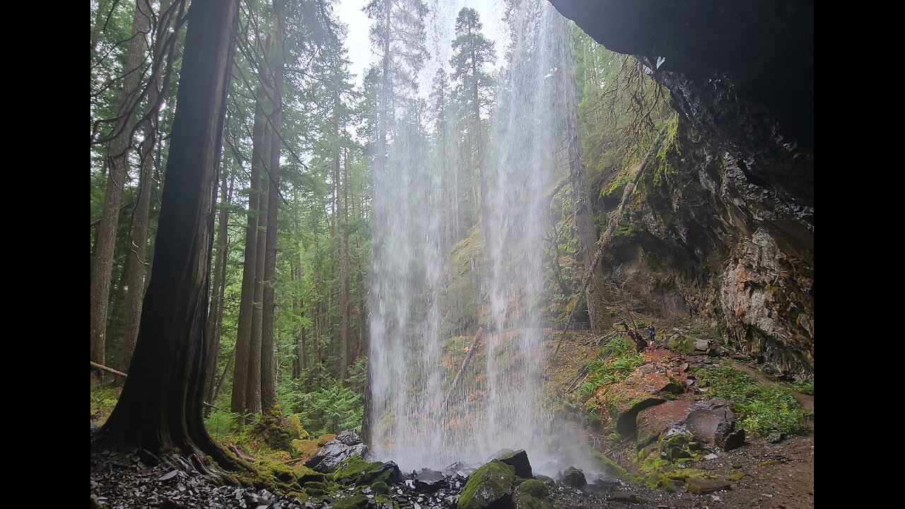 Waterfall Hwy - 2024 A Highway of Waterfalls and a Mysterious Volcano - Travel Oregon