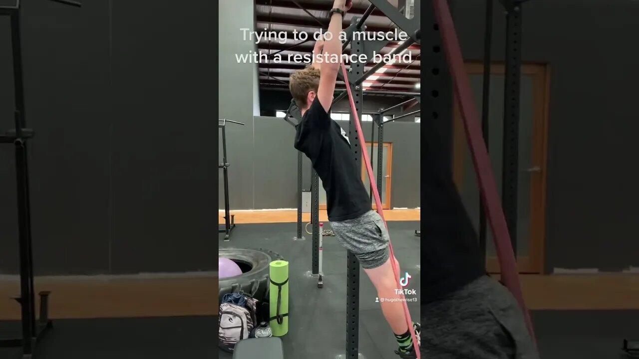 Trying to do a muscle with a resistance band #gym #muscleupchallenge