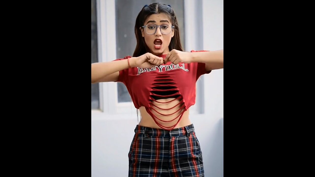 Super hot dance video