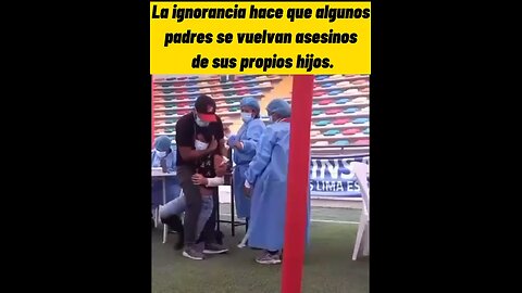 Niña se resiste a la grafenacion y es obligada por padre que la llevó al sacrificio