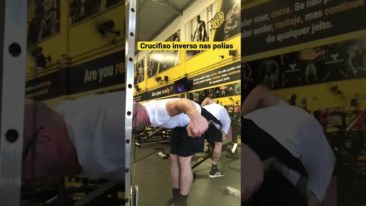 Crucifixo inverso nas polias: Como fazer para melhorar seu posterior de ombros #shorts