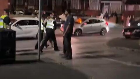 Leeds. hundreds of Muslims Loot And Riot - Police arrest 1 - an English woman