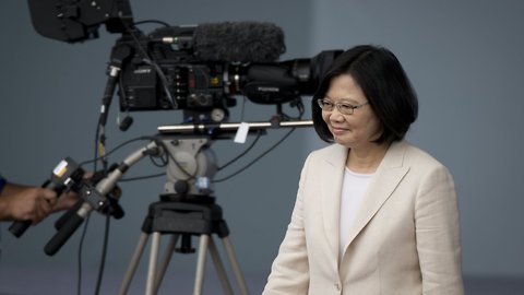 Taiwan President Calls For Speedy Investigation Into Train Derailment