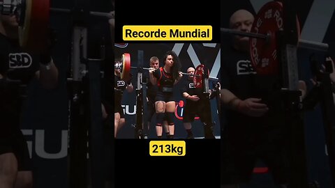 Agachamento de 213kg de Prescillia Bavoil (67,5kg)