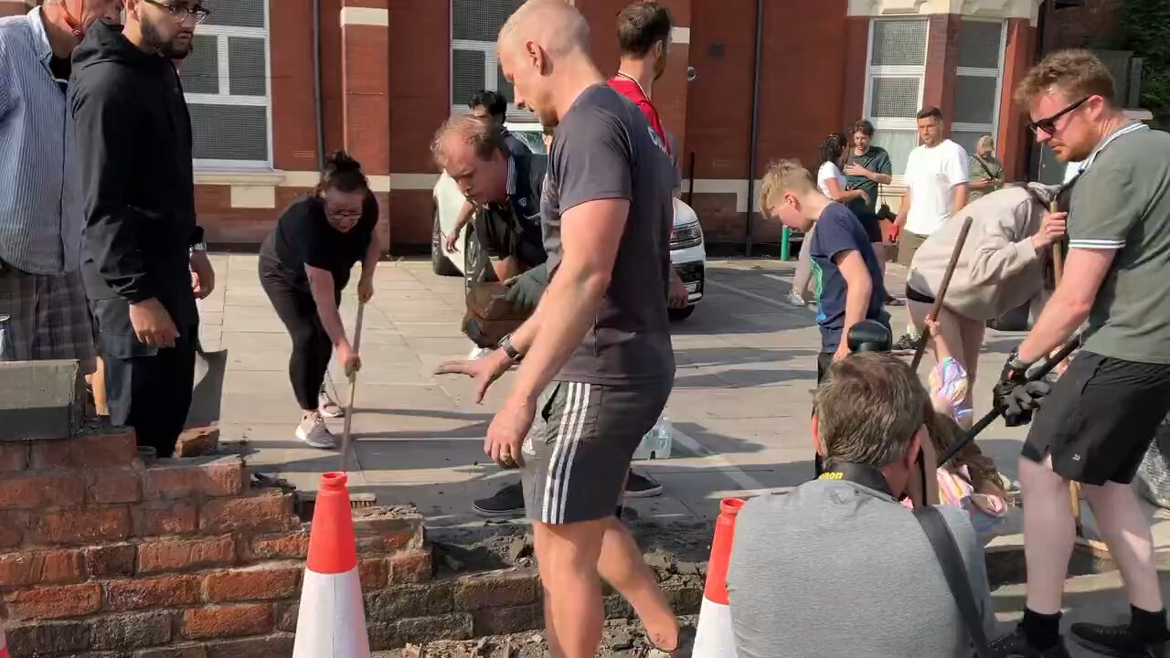 Neighbors Helps to Repair Southport Mosque After Radical Far Right Violence