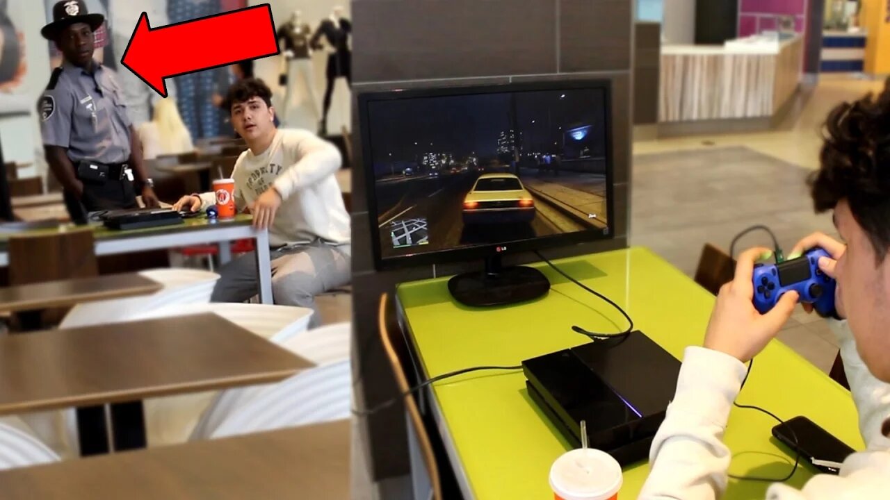 PLAYING GTA 5 IN THE MALL! (COPS CALLED)