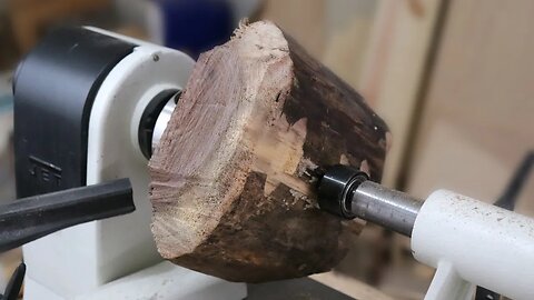 Woodturning a Kentucky Walnut Log