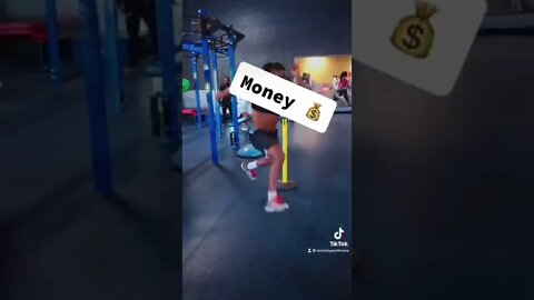 Ask your girl what’s more important 👑