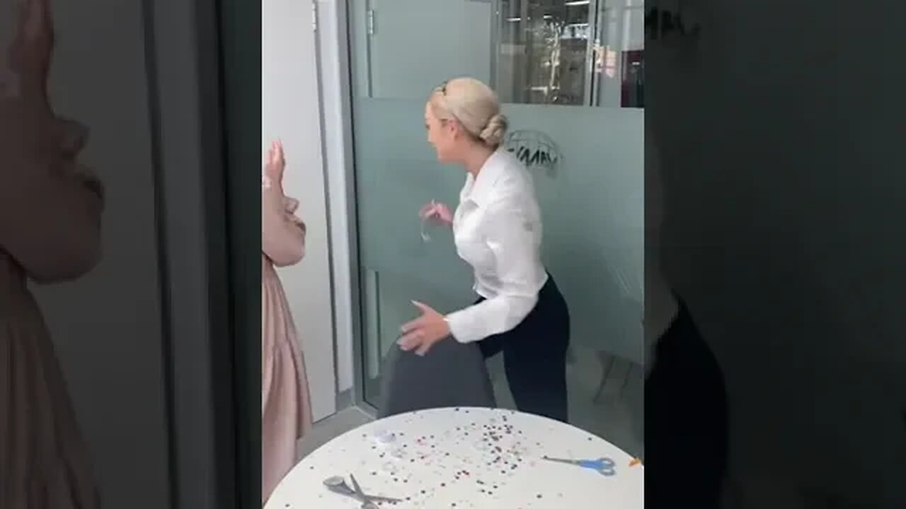 Positive or negative pregnancy reveal reactionš¤£