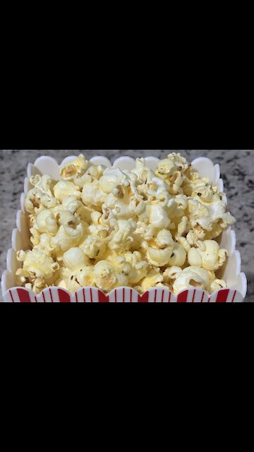 Popcorn made easily, quickly and with no mess