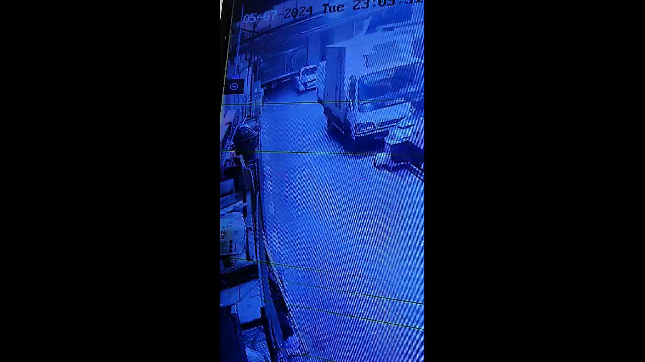 Thief caught at night cctv......Dxb